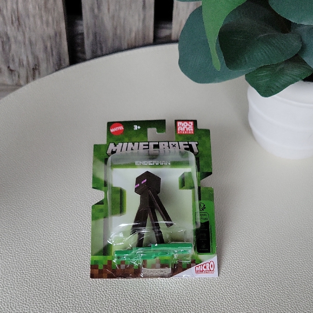 Mattel Minecraft Enderman Figure in Black and Green Packaging - Picture 2 of 5